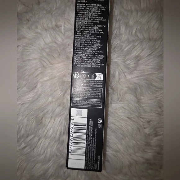 New IT Cosmetics Superhero Volumizing Waterproof Mascara in Super Black - Picture 5 of 9